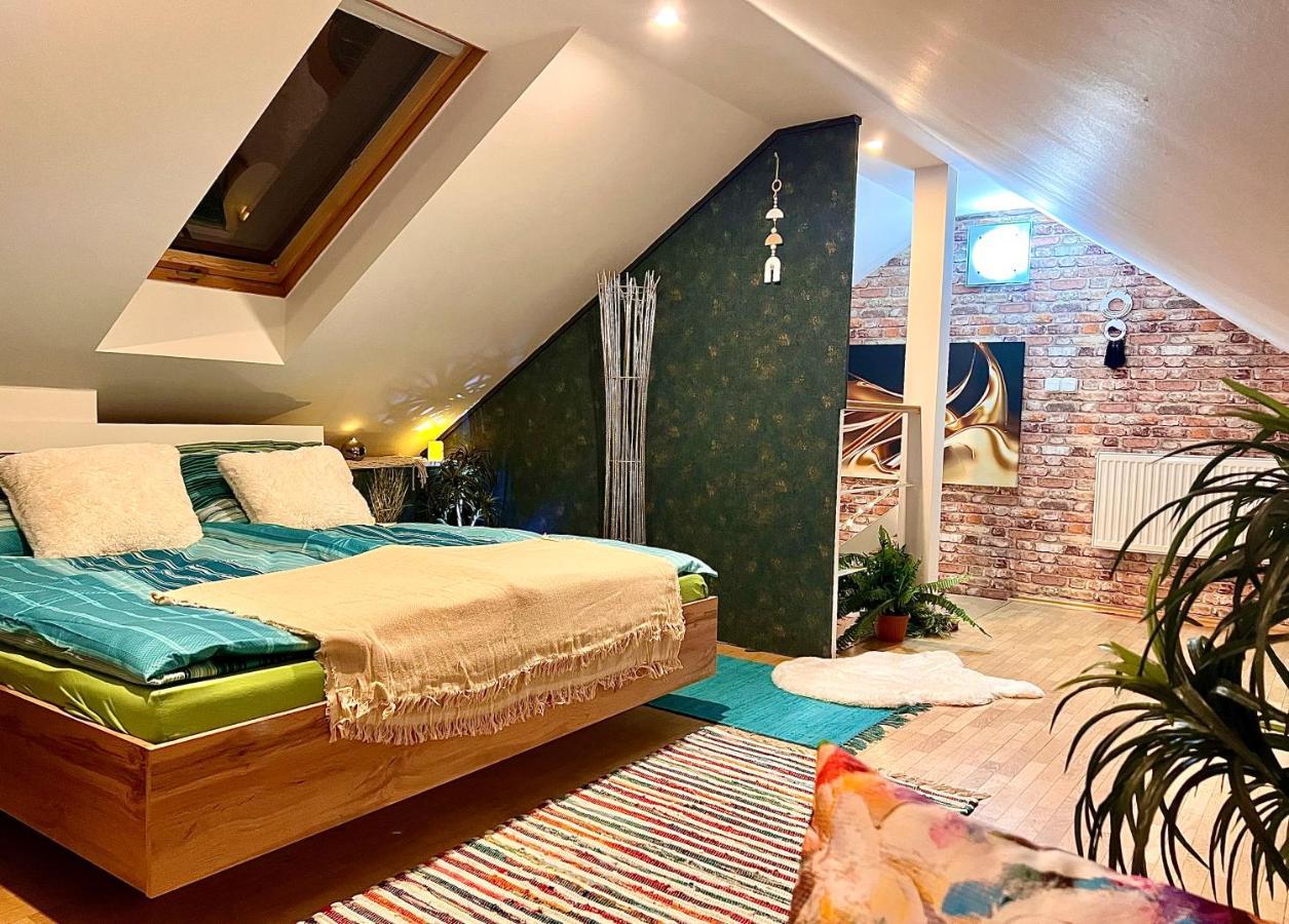 Duplex 2 With Quiet Terrace On Wenceslas Square Appartamento *