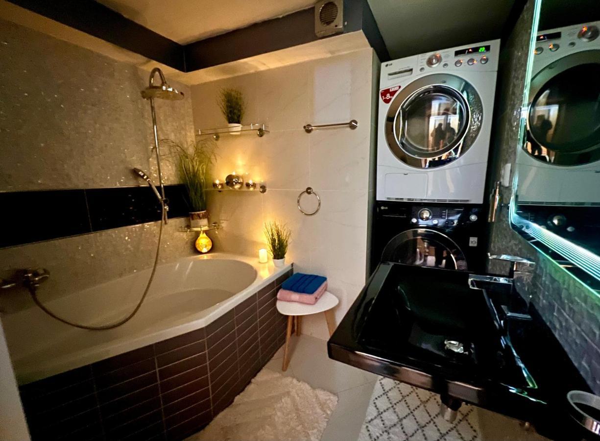 Duplex 2 With Quiet Terrace On Wenceslas Square Appartamento *